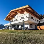 Lienbichl Aparthotel 4*