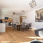 Lienbichl Aparthotel 4*