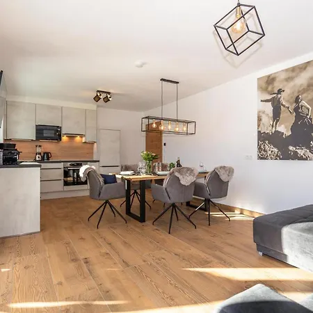 Lienbichl Aparthotel 4*
